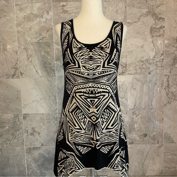 Edista Geometric Tank Top - Picture 2 of 8